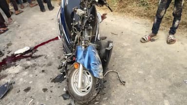 मिलक: धमोरा के पास एक तेज रफ्तार एंबुलेंस ने स्कूटी सवार को मारी टक्कर, एंबुलेंस चालक की लापरवाही पर सुनिए