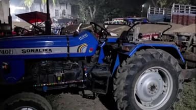 মহম্মদবাজার: বেআইনি বালি পাচার করার অভিযোগে বালি বোঝায় চারটি ট্রাক্টর আটক করল মহম্মদ বাজার থানার পুলিশ