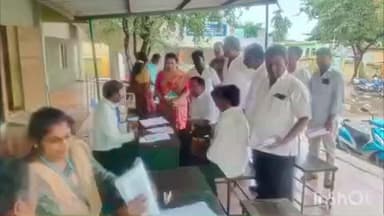 ஆற்காடு: ஆற்காடு அரசு நகராட்சி உயர்நிலைப் பள்ளியில் நடைபெற்ற SIR பணிகளை அதிமுக மாவட்ட செயலாளர் நேரில் பார்வையிட்டார்