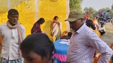 ठाकुरगंगटी: ठाकुर गंगटी प्रखंड के फुलबड़िया और रूंजी पंचायत सचिवालय में शनिवार को 'सरकार आपके द्वार' शिविर लगा