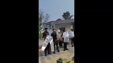 માંડવી: સાલૈયા ગામે ફાયર વિભાગ દ્વારા આગ અકસ્માતમાં કઈ રીતે લોકોને મદદ કરી શકાય તે વિશે માહિતી આપવામાં આવી