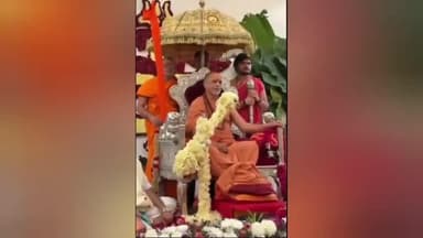 કડી: કડી નંદાસણ રોડ પર આવેલ આનંદપાર્ક સોસાયટીમાં દેવીબા જન્મોત્સવ પ્રસંગે દ્વારકા શારદા પીઠાધિશ્વર પધારી આશિર્વચન આપ્યા