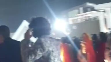 दमयंती नगर: दमोह-जबलपुर मार्ग पर गार्डन के बाहर लगा लंबा जाम, एम्बुलेंस भी फंसी, वीडियो वायरल