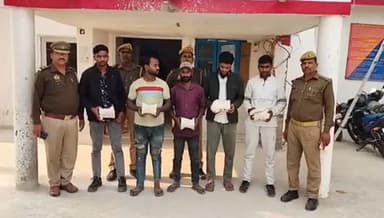 #बाराबंकी पुलिस की बड़ी कामयाबी
कुर्सी थाना टीम ने 5 अंतरजनपदीय तांबा चोरों को दबोचा
अवैध तमंचा-कारतूस सहित चोरी का तार बरामद