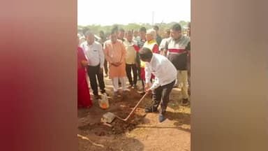 ગોધરા: તાલુકાના સામલી ખાતે મુખ્ય માર્ગથી ઉગમણા મુવાડાને જોડતા રસ્તાનું ધારાસભ્ય સી.કે. રાઉલજીના હસ્તે ખાતમુહૂર્ત.