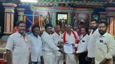 குளத்தூர்: பிசானத்தூரில் போராட்டக்காரர்களை சந்தித்து ஆதரவு தெரிவித்தார் புரட்சி பாரதம் கட்சியின் மாநில துணைச் செயலாளர் அறிவுடைநம்பி