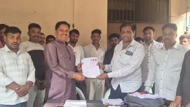 જેતપુર પાવી: જિલ્લા ભાજપ પ્રમુખે મતદારયાદી સુધારણા કાર્યક્રમ અંતર્ગત પાલિયા ખાતે મુલાકાત કરી.