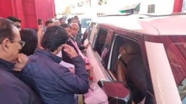 उप मुख्यमंत्री मुकेश अग्निहोत्री बेटी की विदाई करते हुए