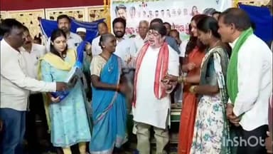 చిగురుమామిడి: మహిళలను ఉన్నత స్థానంలో నిలుపుతాం : చిగురుమామిడిలో ఇందిరా మహిళ శక్తి చీరల పంపిణీ కార్యక్రమంలో మంత్రి పొన్నం ప్రభాకర్.