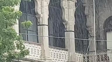 புதுக்கோட்டை: மாநகரப் பகுதி உள்ளிட்ட மாவட்டத்தின் பல்வேறு பகுதிகளில் வடகிழக்கு பருவமழை தீவிரம் வெளுத்து வாங்கும் மழையால் விவசாயிகள் மகிழ்ச்சி