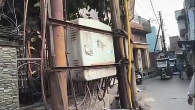 अमरोहा: अमरोहा के 21 घरों में बिजली कनेक्शन के तरीके को देख विजिलेंस टीम हैरान, प्राथमिकी के लिए दी तहरीर