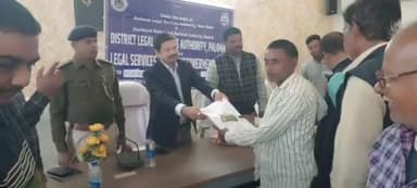 सतबरवा: सतबरवा प्रखंड कार्यालय में विधिक सहायता शिविर का आयोजन, 17 आदिम जनजाति परहिया को प्रमाण पत्र वितरित