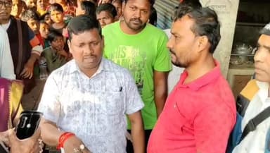 পাথরপ্রতিমা: পাথরপ্রতিমায় অগ্নিকাণ্ডে ক্ষতিগ্রস্ত ৯টি পরিবারের হাতে অভিষেক বন্দ্যোপাধ্যায়ের পাঠানো আর্থিক সাহায্য তুলে দিলেন সাংসদ