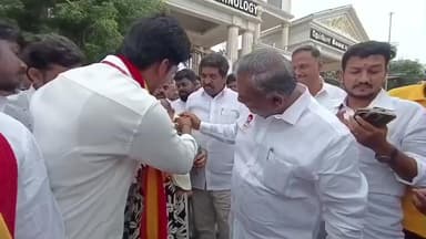 ஸ்ரீபெரும்புதூர்: குன்னம் அருகே தனியார் கல்லூரியில் நடைபெற்ற உள்ளரங்கு நிகழ்ச்சியில் குழந்தைகளுடன் வந்த பெண்களுக்கு அனுமதி மறுப்பு