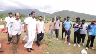 பேரூர்: தொண்டாமுத்தூர் பகுதியில் கிரிக்கெட் போட்டியினை முன்னாள்
எஸ் பி வேலுமணி துவக்கி வைத்தார்