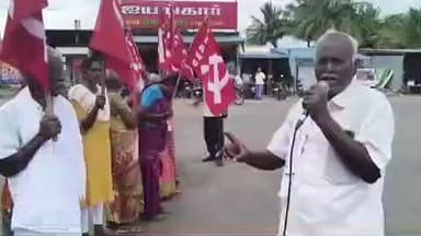 சேந்தமங்கலம்: பொன்னேரி கைகாட்டியில் உள்ள அனைத்து ஆக்கிரமிப்புகளை முழுமையாக எடுக்ககோரி விவசாயிகள் சங்கத்தினர் ஆர்ப்பாட்டத்தில் ஈடுபட்டனர்