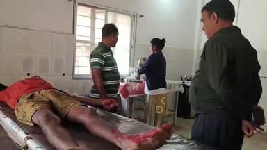 कुरडेग: कुरडेग पक्काबांध के पास स्कूटी और बाइक की टक्कर में दोनों लोग घायल, अस्पताल में भर्ती