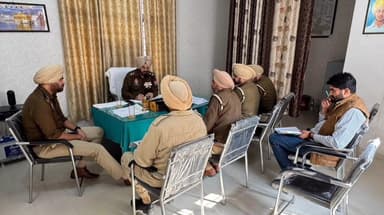 ਮੌੜ: ਮੁੜ ਥਾਣੇ ਵਿਖੇ ਡੀਐਸਪੀ ਕੁਲਦੀਪ ਸਿੰਘ ਬਰਾੜ ਨੇ ਐਸ ਐਚ ਓ ਨਾਲ ਕੀਤੀ ਮੀਟਿੰਗ ਕ੍ਰਾਈਮ ਸਬੰਧੀ