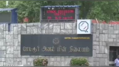 மேட்டூர்: அனல் மின் நிலையத்தின் சரக்கு வாகனத்தின் மீது ரயில் இன்ஜின் மோதி விபத்து