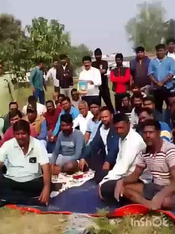 नवा बाज़ार: राजहरा कोठी में हुई सैकड़ों ग्रामीणों की बैठक,उप मुखिया अशोक कुमार चौहान ने दी जानकारी।