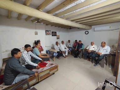 બાબરા: બાબરા તાલુકાના વાવડી ગ્રામ પંચાયતના સરપંચની મુલાકાત લેતા ધારાસભ્ય જનક તળાવિયા