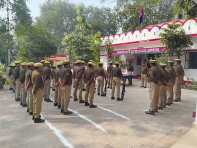 पुरवा: पुरवा थाने में पुलिस ने झंडा दिवस पर किया ध्वजारोहण