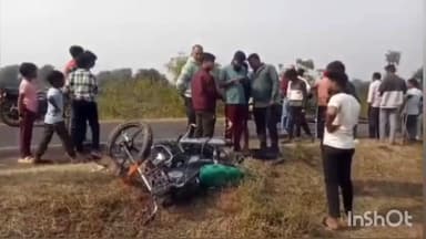 कुंडम: तिलसनी रोड पर भीषण सड़क हादसा, लोडिंग वाहन ने बाइक को टक्कर मारी, तीन की मौके पर मौत