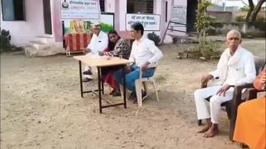 सनावद: ग्राम बिंजलवाडा में रामकृष्ण मिशन, इंदौर द्वारा जरूरतमंद श्रमिक परिवारों को कंबल व साड़ी वितरित