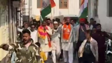 बाजपुर: कौशल्यापुरी (सुल्तानपुर पट्टी) में भाजपा कार्यकर्ताओं ने एकता पदयात्रा निकालकर लौह पुरुष पटेल को याद किया