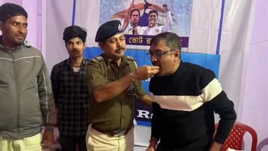 জলপাইগুড়ি: জলপাইগুড়িতে TMC নেতার জন্মদিনে উর্দি পড়েই সেলিব্রেশন পুলিশ আধিকারিকের,উর্দি পড়লেও ভেতরে TMC-র জার্সি বলে কটাক্ষ BJP