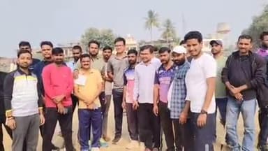 काराकाट: काराकाट में पुलिस ने पत्रकारों के बीच मैत्री क्रिकेट मैच खेला, पुलिस टीम 20 रन से विजयी रही