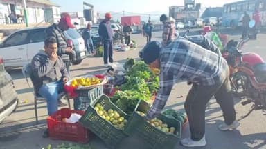 चम्पावत: चंपावत रोडवेज परिसर में लगे किसान हाट में स्थानीय उत्पादन हाथों बिके