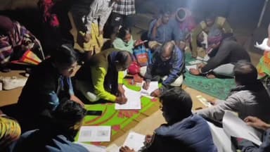 গড়বেতা ৩: শিমুলডিহা গ্রামে SIR সম্পর্কিত ফ্রম পূরণের পাশাপাশি সাধারণ মানুষকে সচেতন প্রধান ও তৃণমূল সভাপতির