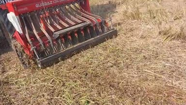 #बालाघाट
बम्हनी के किसान प्रतापलाल बिसेन ने अपनाई आधुनिक कृषि तकनीक
पराली जलाए बिना सुपर सीडर से की चना की बोनी
...