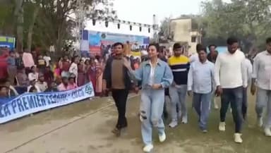 কাঁকসা: সিলামপুরে গ্রামবাংলা প্রিমিয়ার লীগের চূড়ান্ত পর্যায়ের খেলার সূচনা করলেন অভিনেত্রী হিযা মুখার্জি ও পঞ্চায়েত মন্ত্রী