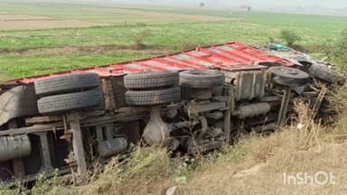 कलान: हुल्लापुर बाईपास पर भीषण टक्कर, बारात से लौट रही डीजे पिकअप हुई चकनाचूर, ट्रक ड्राइवर हुआ चोटिल