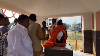 Saraikela: अदित्यपुर में साधु चरण महतो की पुण्यतिथि पर श्रद्धांजलि सभा
#adityapur #saraikelanews #jharkhand #BJPNEWS