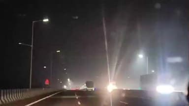 તારાપુર: તારાપુરથી વાસદ હાઇવે પરના માણેજ નજીક આવેલા મણીલક્ષ્મી બ્રીજ પર ડિસ્કો લાઈટથી અકસ્માતની ભીતિ, વિડીયો વાયરલ