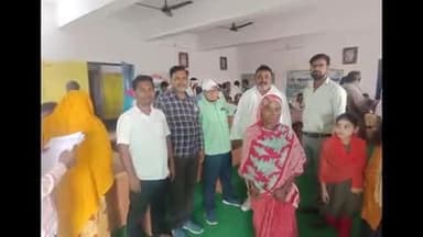 ठाकुरगंगटी: ठाकुर गंगटी प्रखंड के माल मंडरो और बुधवाचक पंचायत सचिवालय में रविवार को 'सरकार आपके द्वार' शिविर लगा