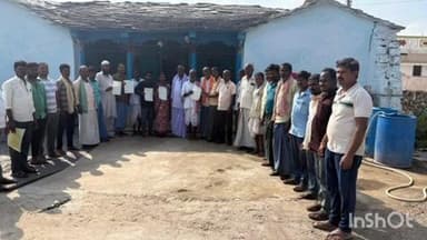 కొడంగల్: ఐనాపూర్ గ్రామంలో ఎమ్మెల్యే రామ్మోహన్ రెడ్డి ఆదేశాల మేరకు సీఎం రిలీఫ్ పండు చెక్కుల పంపిణీ