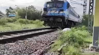 அரியலூர்: ரயில்வே தண்டவாளம் அருகே, வாலிபர் சடலம் கண்டெடுப்பு- போலீசார் விசாரணை