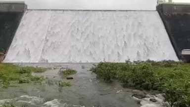 தென்காசி: மாவட்டத்தில் இரண்டு நீர்த்தேக்கங்கள் நிரம்பி வழிவதால் கரையோர மக்களுக்கு பில்லா அபாய எச்சரிக்கை