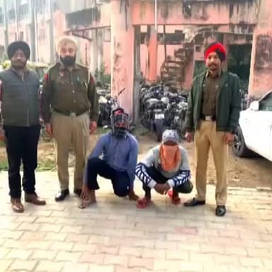 ਖਰੜ: ਕੁਰਾਲੀ ਸਿਟੀ ਪੁਲਿਸ ਵੱਲੋਂ ਐਕਸਾਈਜ਼ ਐਕਟ ਦੇ ਮੁਕਦਮੇ ਚ ਦੋ ਭਗੋੜਿਆਂ ਨੂੰ ਕੀਤਾ ਗ੍ਰਿਫਤਾਰ