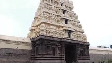 வேலூர்: வேலூர் கோட்டை ஜலகண்டேஸ்வரர் ஆலயத்தில் இருந்து திருவண்ணாமலைக்கு திருக்குடைகள் புறப்பாடு நடைபெற்றது