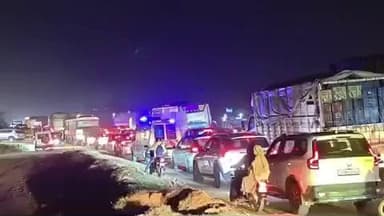 श्रीमाधोपुर: रींगस में बेपटरी हुई यातायात व्यवस्था, एनएच-52 पर दिनभर लगा लंबा जाम, श्रद्धालु और मरीज वाहन घंटों फंसे