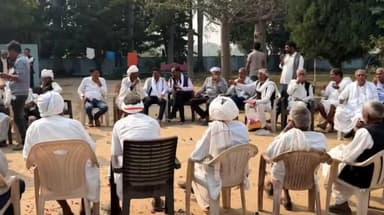 राहुवास: भयपुर, निचुनिया एवं समेल की नई ग्राम पंचायत बनने पर ग्रामीणों ने विधायक के निवास डूंगरपुर पहुंचकर किया स्वागत