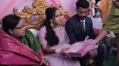 ডোমকল: ডোমকলে বিয়ের মাঝেও থামেনি কর্তব্য: প্রীতিভোজ অনুষ্ঠান ছেড়ে SIR এন্ট্রিতে ব্যস্ত ইসলামপুরের BLO মুস্তাক আহম্মেদ