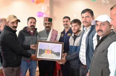 चिड़गांव: पंचायती राज मंत्री अनिरुद्ध सिंह ने चमियाणा में करोड़ों रुपए के विकास कार्यों का शिलान्यास और उद्घाटन किया