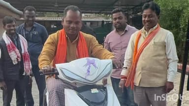 बास्तानार: बस्तर सांसद महेश कश्यप ने दिव्यांगजन के हित में सराहनीय पहल की, इलेक्ट्रिक स्कूटी और ट्राई सायकल का वितरण किया