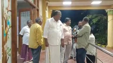 குடியாத்தம்: குடியாத்தம் வட்டாட்சியர் அலுவலகத்தில் ஆந்திராவில் கொத்தடிமைகளாக இருந்து மீட்டு வரப்பட்ட லத்தேரி மற்றும் குடியாத்தம் பகுதியைச் சேர்ந்த 12 பேர்